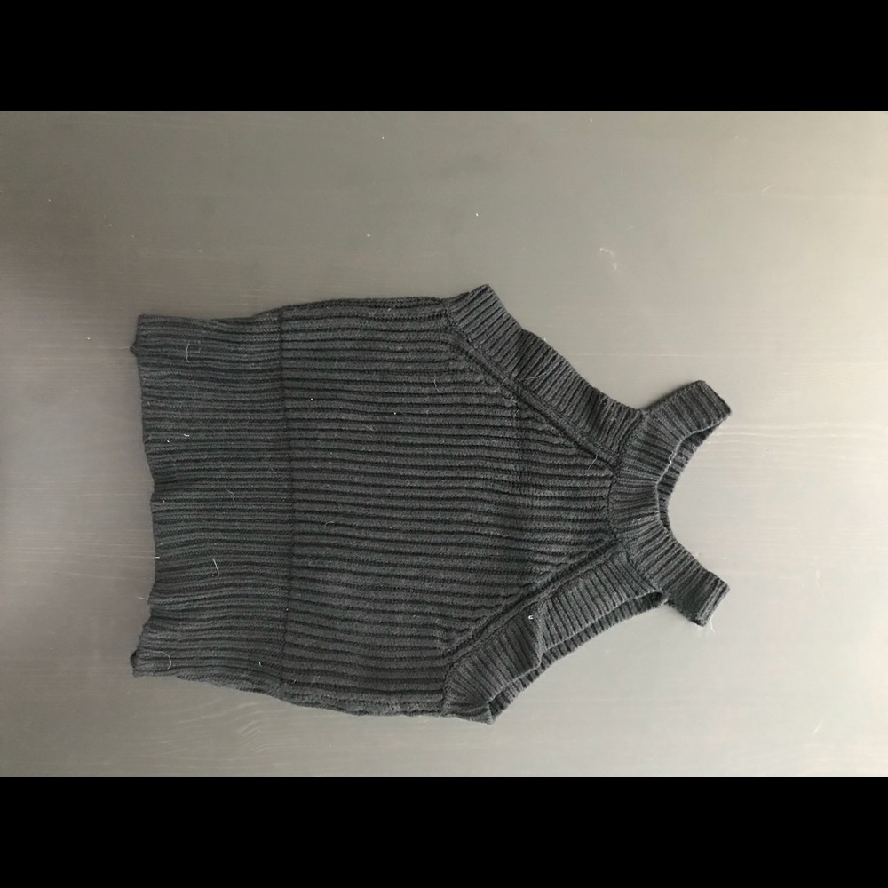 Black tank crop top